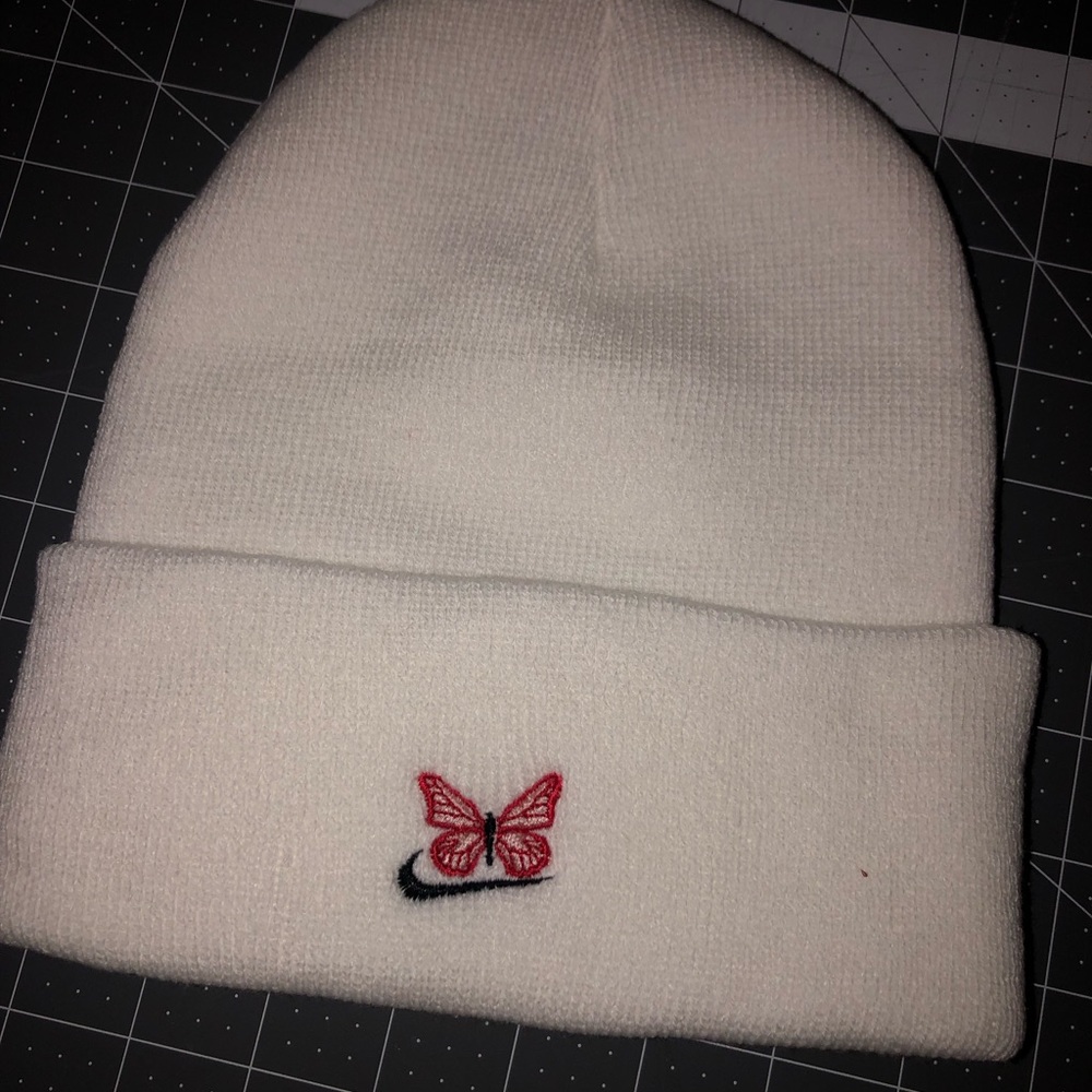 Embroidered beanie - Picture 2 of 3